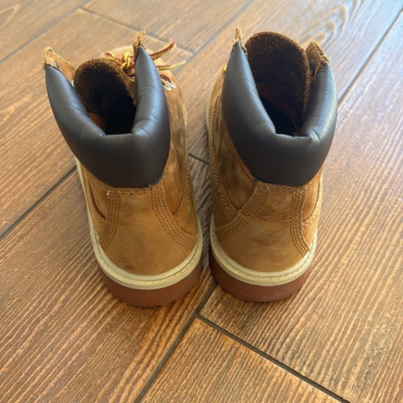 Youth size 1 Timberland Boots - Picture 2 of 7